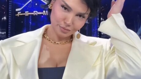 Einxhel Shkira reagon ashpër pas komenteve për pamjen: “Jeni shembulli më i shëmtuar në rrjete sociale”