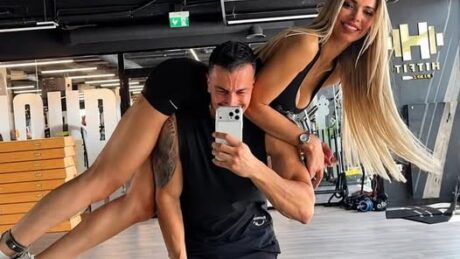 Brikena dhe Mateo nuk përmbahen me video nga fitnesi, ky i fundit e mban mbi kurriz Brikin
