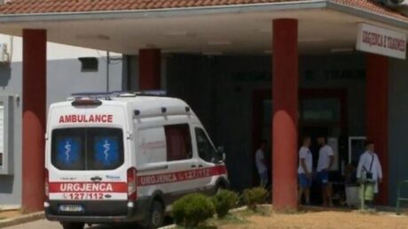 Ngjarja tronditëse në Tiranë, 17-vjeçari ndërron jetë pas plag…