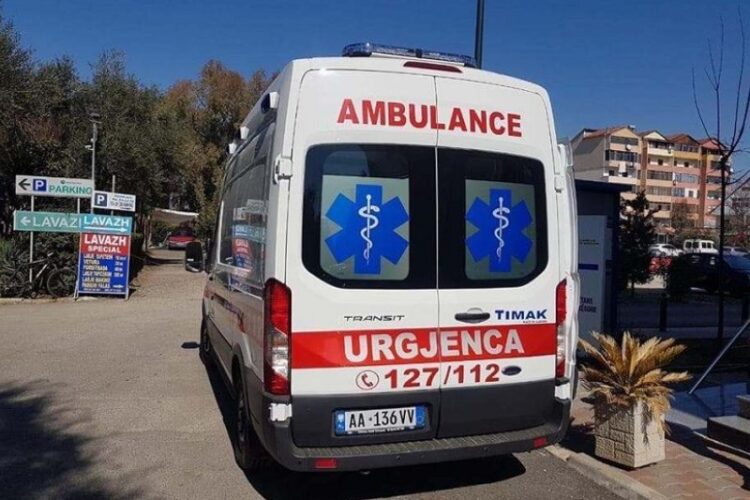 Aksident tragjik në vend, makina përplas për vd*kje këmbësorin