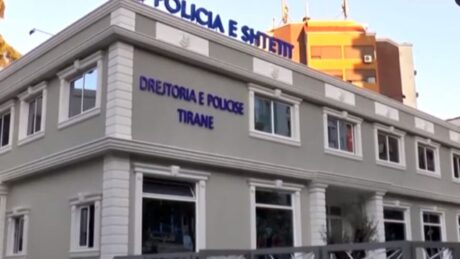 PAMJE TE RENDA! Gazetari i njohur shqiptar dh*nohet nga tre persona (Video)