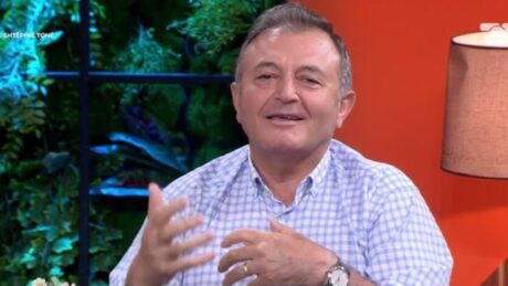Shafrani bima e mrekullive, ‘ari i kuq’ që ofron përfitime të shumta në shëndet / Ylli Merja: Kujdes me dozimin!