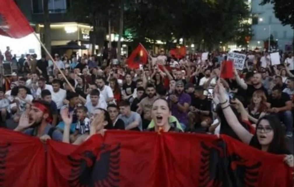 Zbulohet numri i protestuesve mbrëmjen e sotme në Tiranë