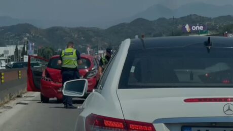 Varg aksidenti këtë të Diel! Përplasen automjetet në autostradën Durrës-Tiranë, dy persona…