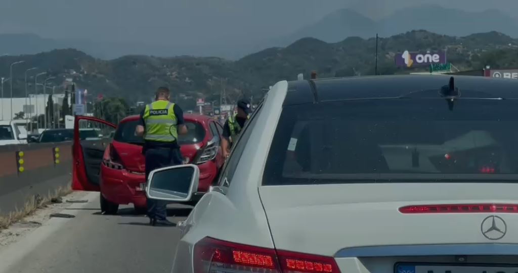 Varg aksidenti këtë të Diel! Përplasen automjetet në autostradën Durrës-Tiranë, dy persona…