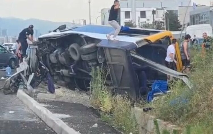 LAJM I FUNDIT/ Aksidenti i rëndë në autostradën Tiranë-Durrës, dy të vd*kur
