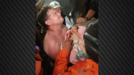 Mrekulli poshtë rrënojave! I porsalinduri nxirret gjallë 32 orë pas tërmetit në Venezuelë