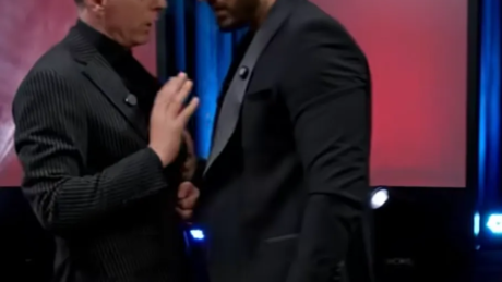 “Mendon se më tremb?”/ Joz Marku përleshet fizikisht me moderatorin në Kosovë, POR… (VIDEO)
