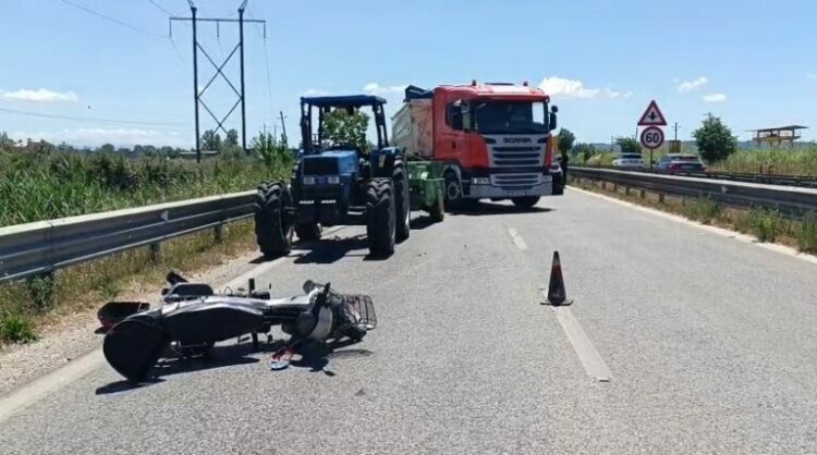 Aksident i rëndë në vend/ Motorri përplaset me mjetin bujqësor, pIagoset çifti i bashkëshortëve