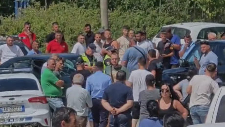 Aksident i frikshëm në vend! Dy mjete përplasen fuqishëm, 4 persona…(Detaje)