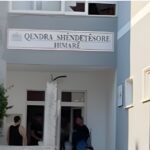 Tronditet Himara! I moshuari rrëzohet në banesë dhe vd*s, e reja tenton t’i japë fund jetës duke…