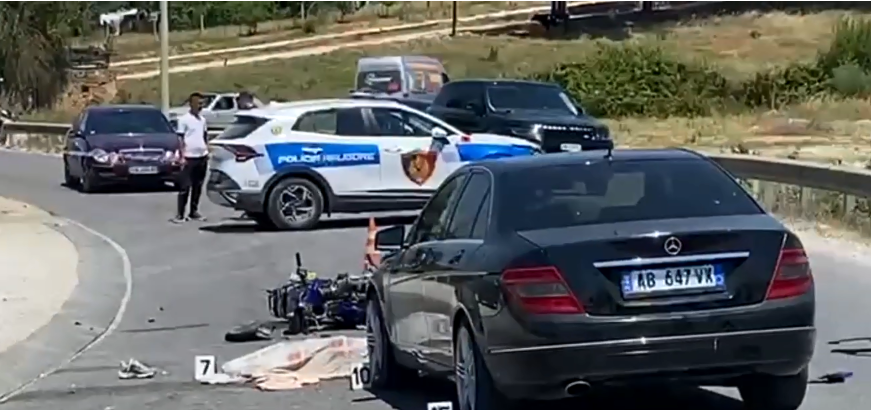 EMRI/ Aks*dent tr*gjik në vend, humb jetën një person (Video)