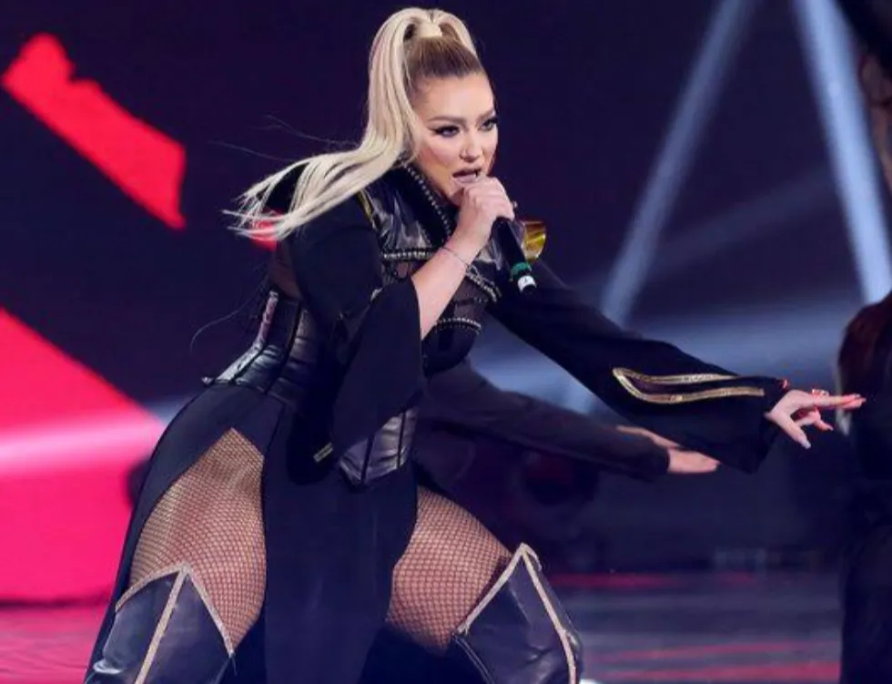 Transformimi drastik i Ronela Hajati, këngëtarja merr gjithë vëmendjen (Foto)