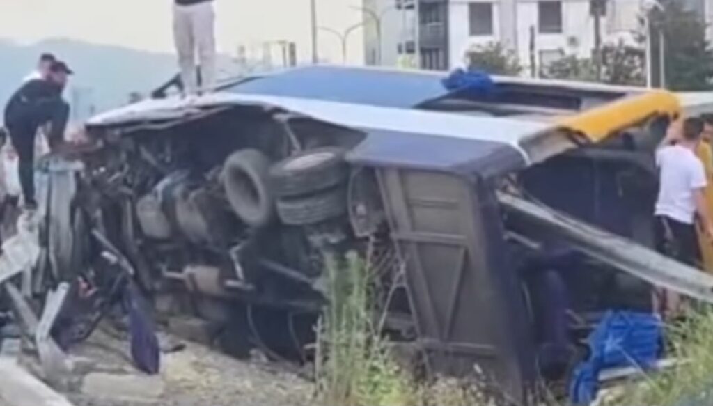 DETAJE nga aksidenti tragjk në autostradën Tiranë-Durrës, raportohet për v**tima dhe të pl*gosur!