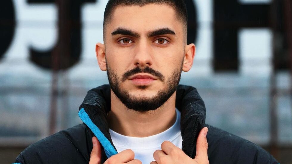 E dhimbshme/ Këngëtari Butrint Imeri, humb personin e ngushtë të familjes, ja mesazhi prekës