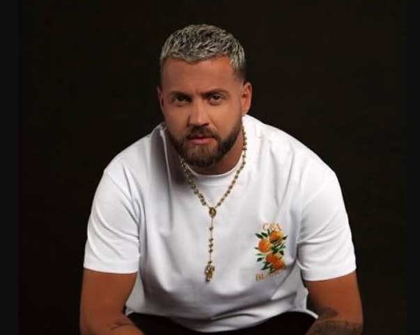 VIDEO/ Luiz Ejlli realizon këngë për protestat në Tiranë! PAMJET BEHEN VIRALE!