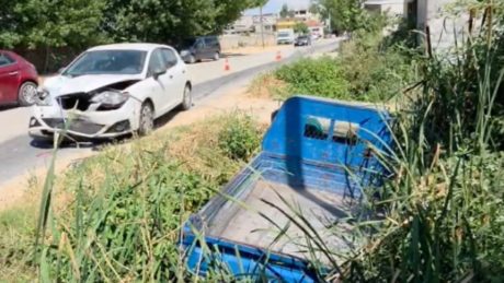 Aksident tronditës! PërpIasen dy makina, të dy drejtuesit e mjetëve…
