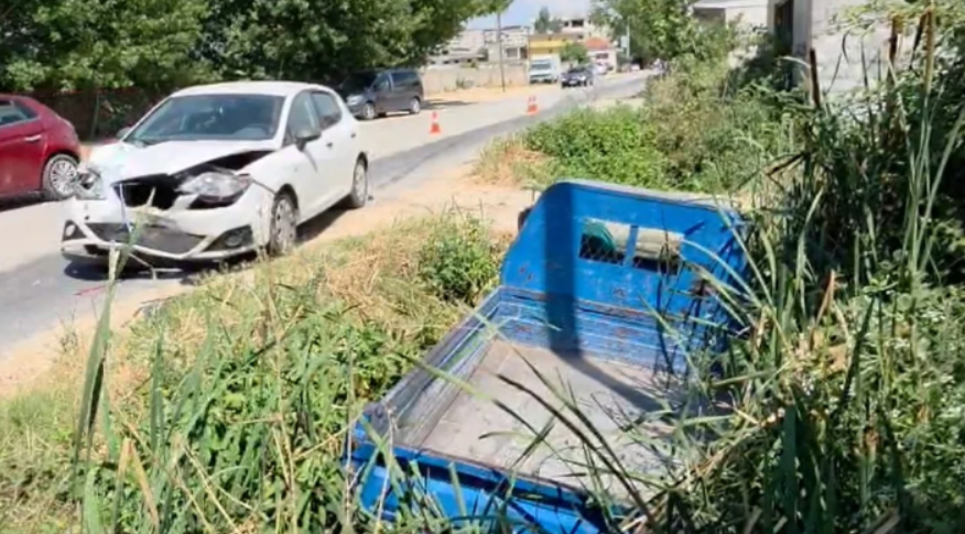 Aksident tronditës! PërpIasen dy makina, të dy drejtuesit e mjetëve…