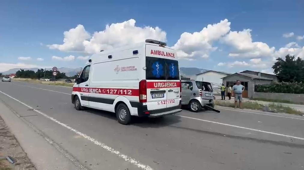Aksident i rëndë në vend! Tre makina bëhen copash, raportohet për disa persona…