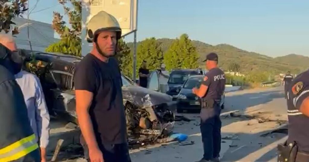 Aksident i frikshëm në vend! Dy mjete bëhen copash, raportohet se 5 persona…