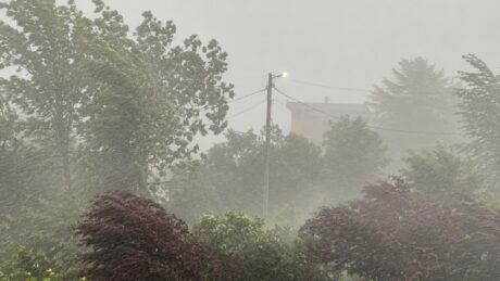 Moti përkeqësohet në Ballkan/ Paralajmërime për tornado, reshje ekstreme dhe përmbytje në