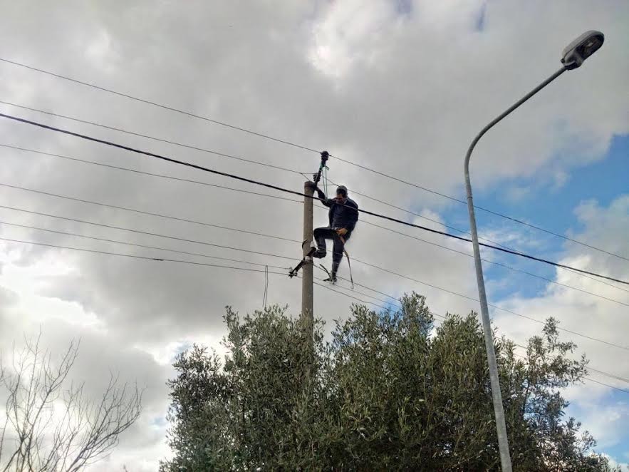Tragjedi në Vënd: Humb jetën elektricisti gjatë riparimit të rrjetit pas stuhisë
