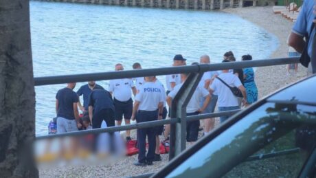 Tragjedi në Pogradec! U fut për t’u larë në liqen, burri pëson infarkt dhe humb jetën (FOTO)
