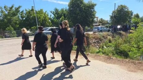 Vidhishte në zi: Roskoveci përcjell për në banesën e fundit çiftin e bashkëshortëve
