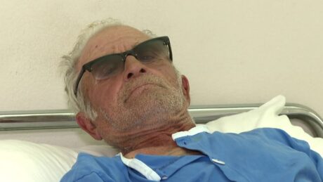 I kthehet shikimi pas 6 vitesh, operacioni që i riktheu dritën e syve 68-vjeçarit korçar, kishte mbetur pa njeri